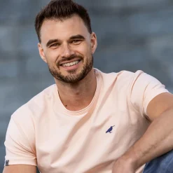 Koszulka brzoskwiniowa – haft granatowy Bekas